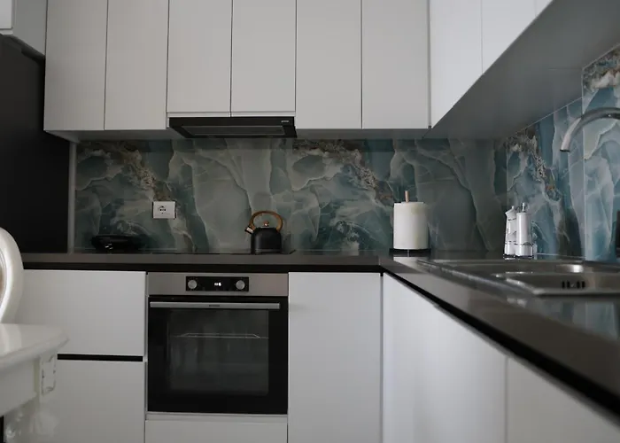 Living By Erle 2 New Baazar Apartment *