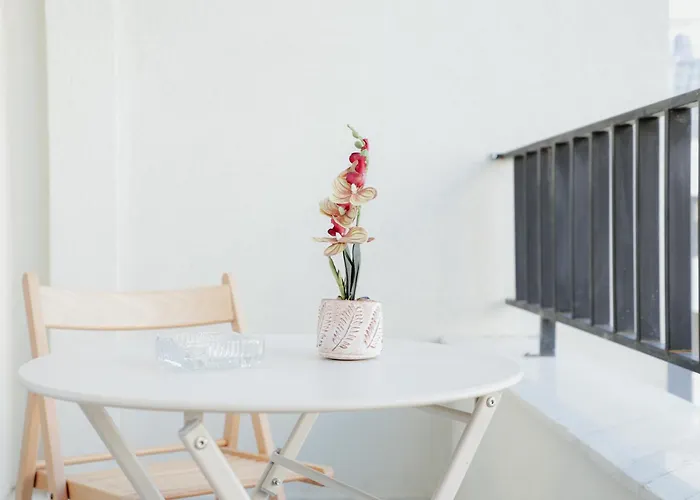 Living By Erle 2 New Baazar Apartment *