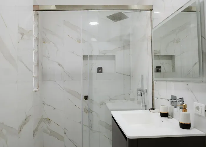 Living By Erle 2 New Baazar Apartment *