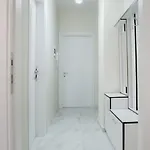 Living By Erle 2 New Baazar Apartament