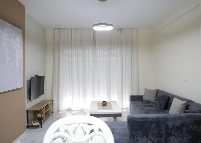 Living By Erle 2 New Baazar 公寓